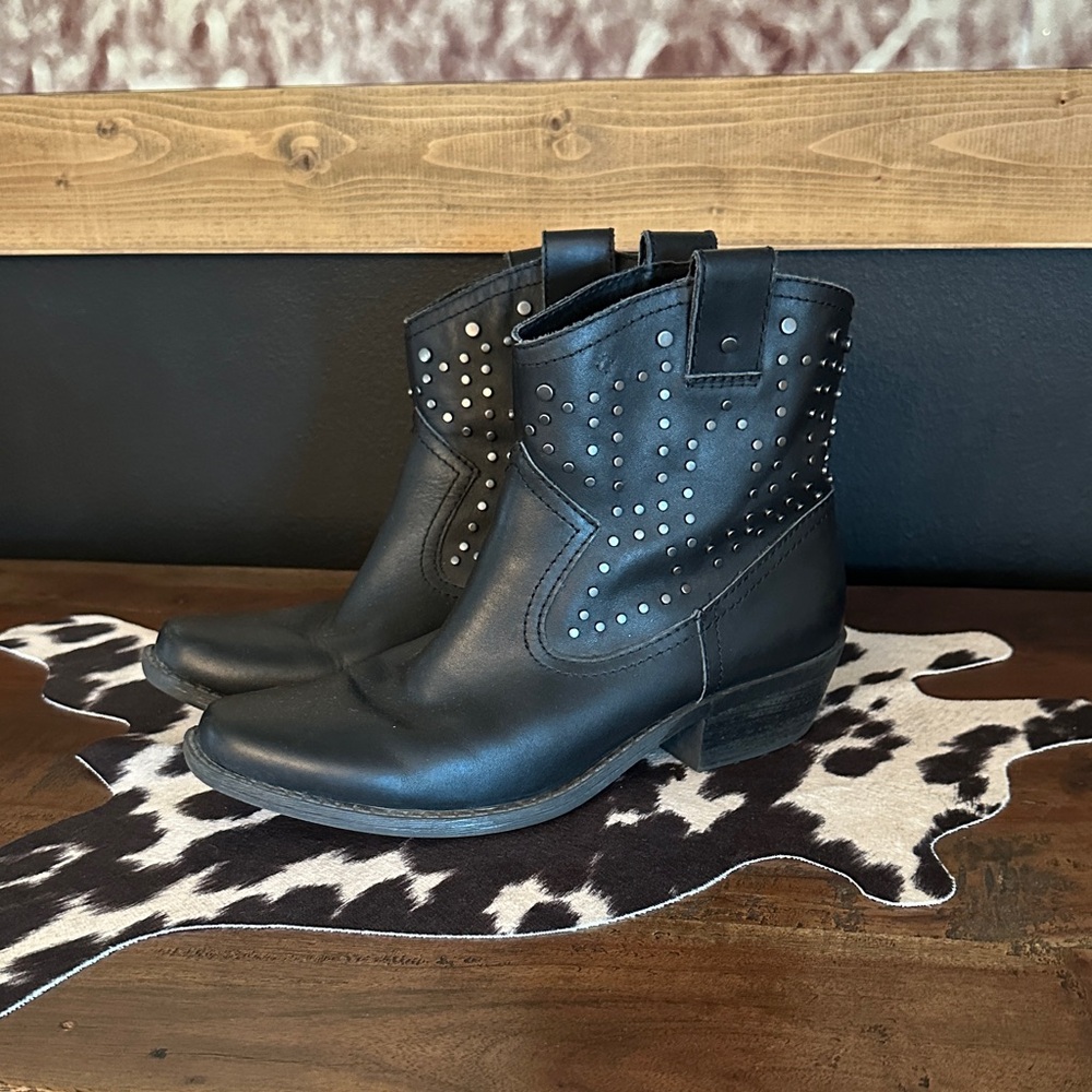 Dingo Black Leather Boots